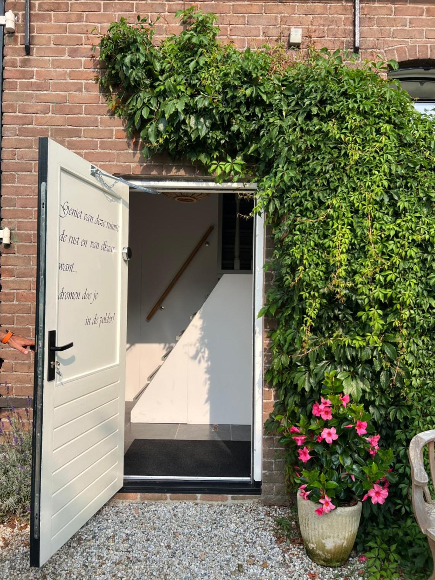 B & B 'Droom In De Polder De Suite Met Prive Sauna Арнемайден Екстериор снимка